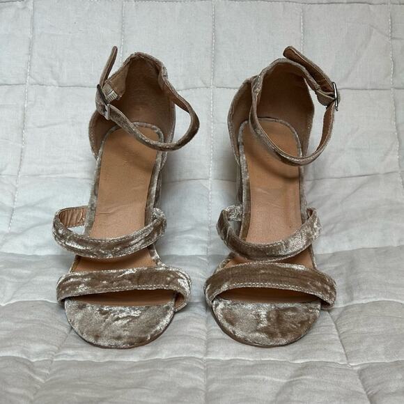 UO Tan / Champagne Crushed Velvet Open Toe Pumps Holiday Cocktail Romantic - 9 - Picture 2 of 8